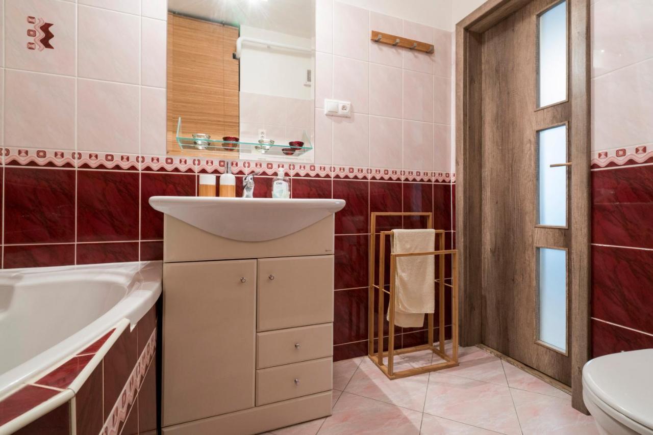 Stylish Centrally Located 1Br Apartment With Parking Pressburg Exterior foto
